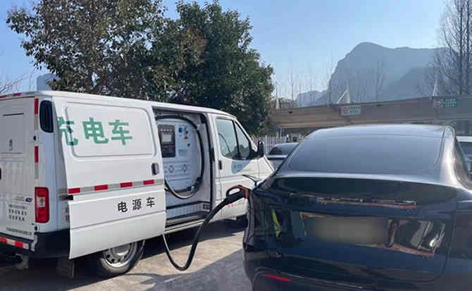 临渭区汽车搭电