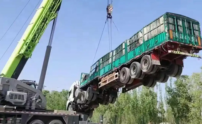临渭区道路脱困救援案例